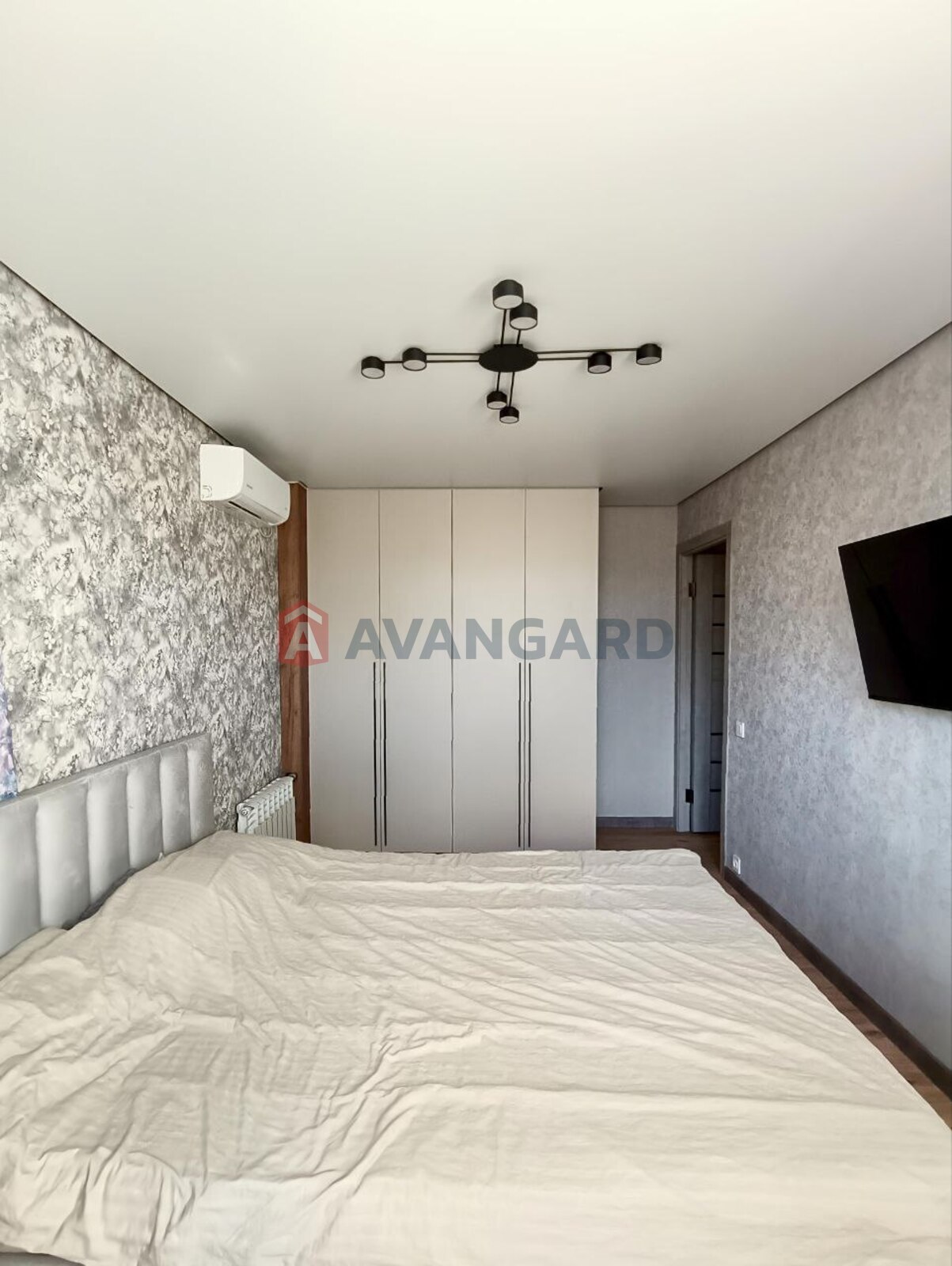 3 ����. ��������, 70/38/8 ��. �., 6/9 ���� ���� 14