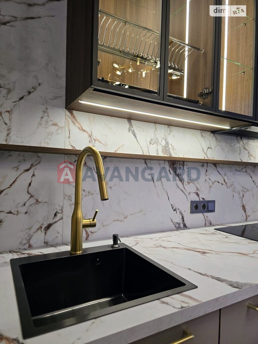 2 ��. ��������, 65/33/18 ��. �., 5/10 ������ ���� 14