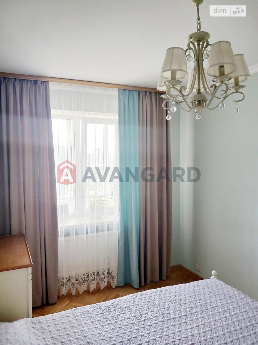 4 ��. ��������, 83/50/10 ��. �., 9/10 ������ ���� 8