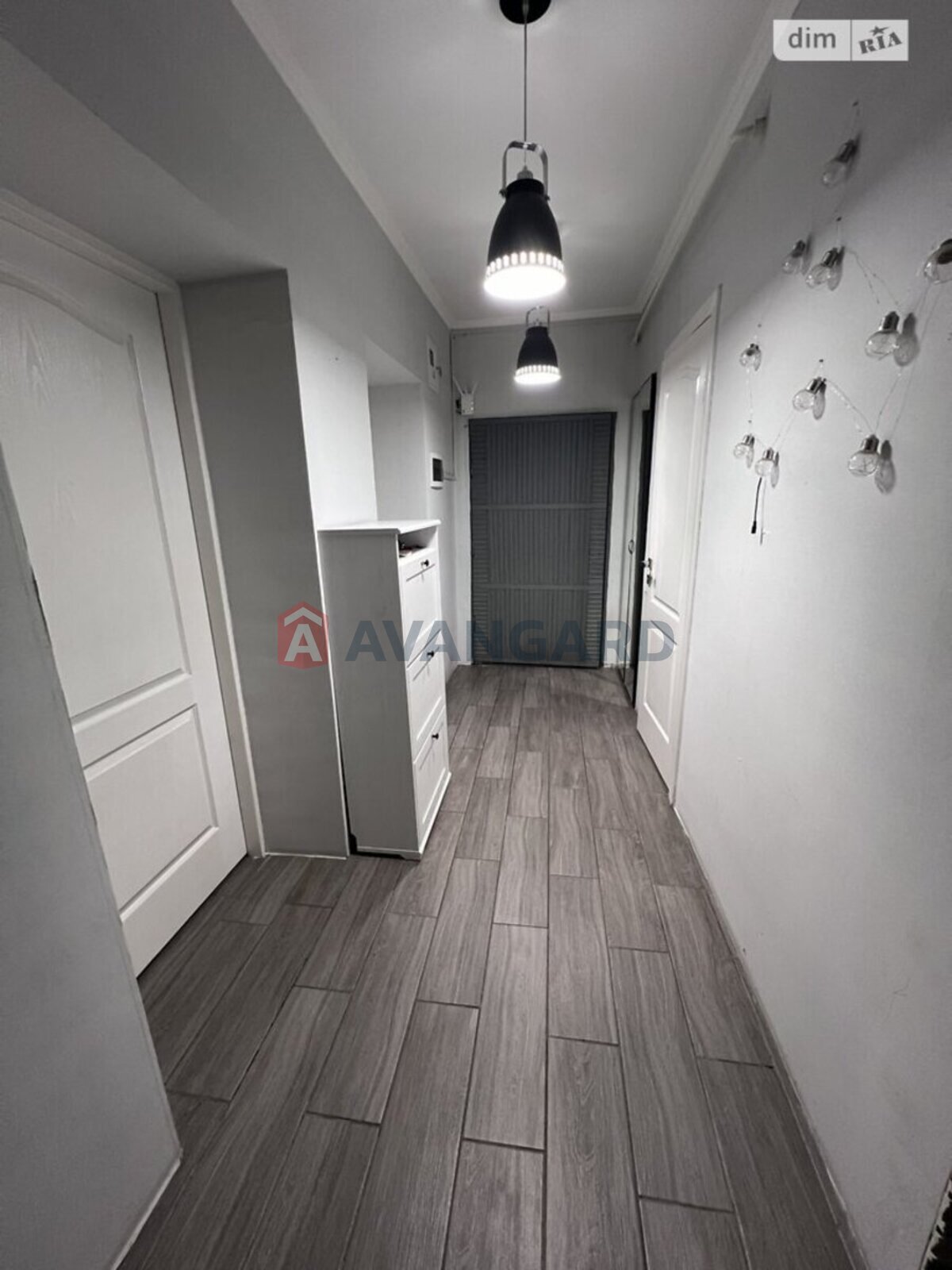 3 ��. ��������, 69/55/13 ��. �., 3/4 ������ ���� 10