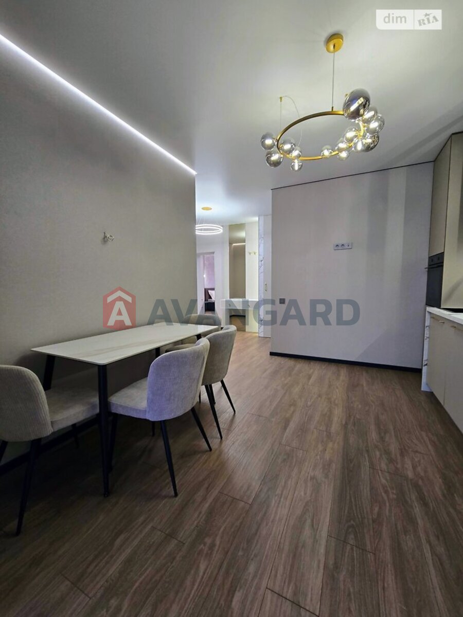 2 ��. ��������, 65/33/18 ��. �., 5/10 ������ ���� 20