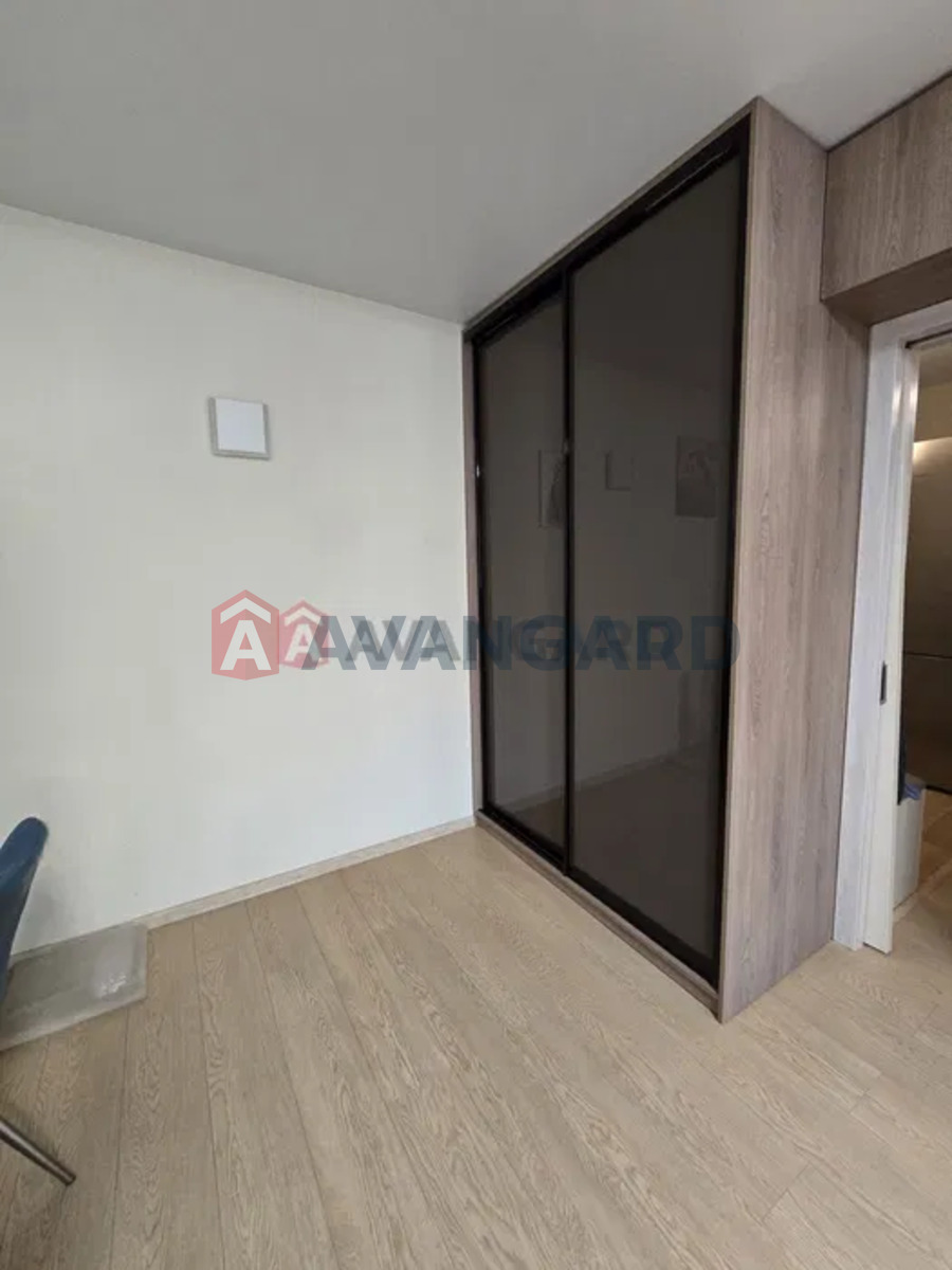 2 ����. ��������, 43/-/8 ��. �., 9/9 ���� ���� 12