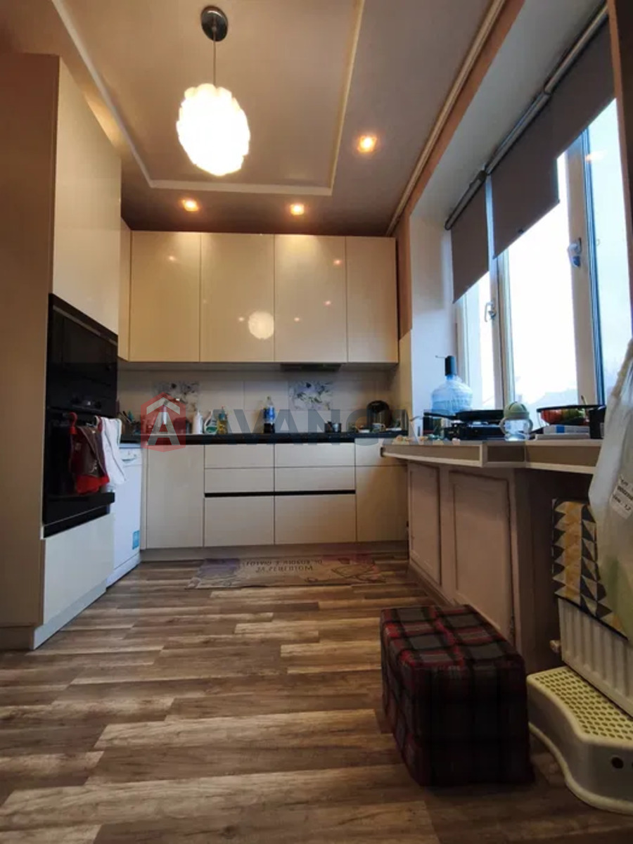 4 ��. ��������, 95/-/9 ��. �., 3/5 ������ ���� 19