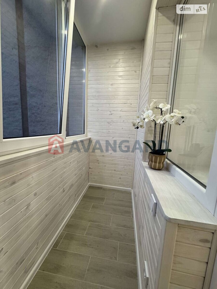 2 ��. ��������, 46/25/7 ��. �., 4/9 ������ ���� 24