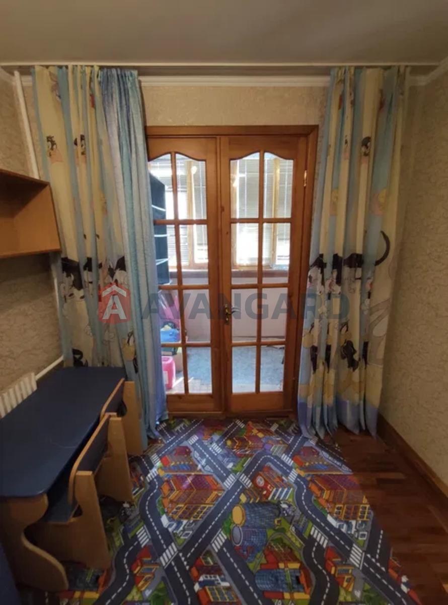 3 ��. ��������, 70/-/25 ��. �., 4/9 ������ ���� 8