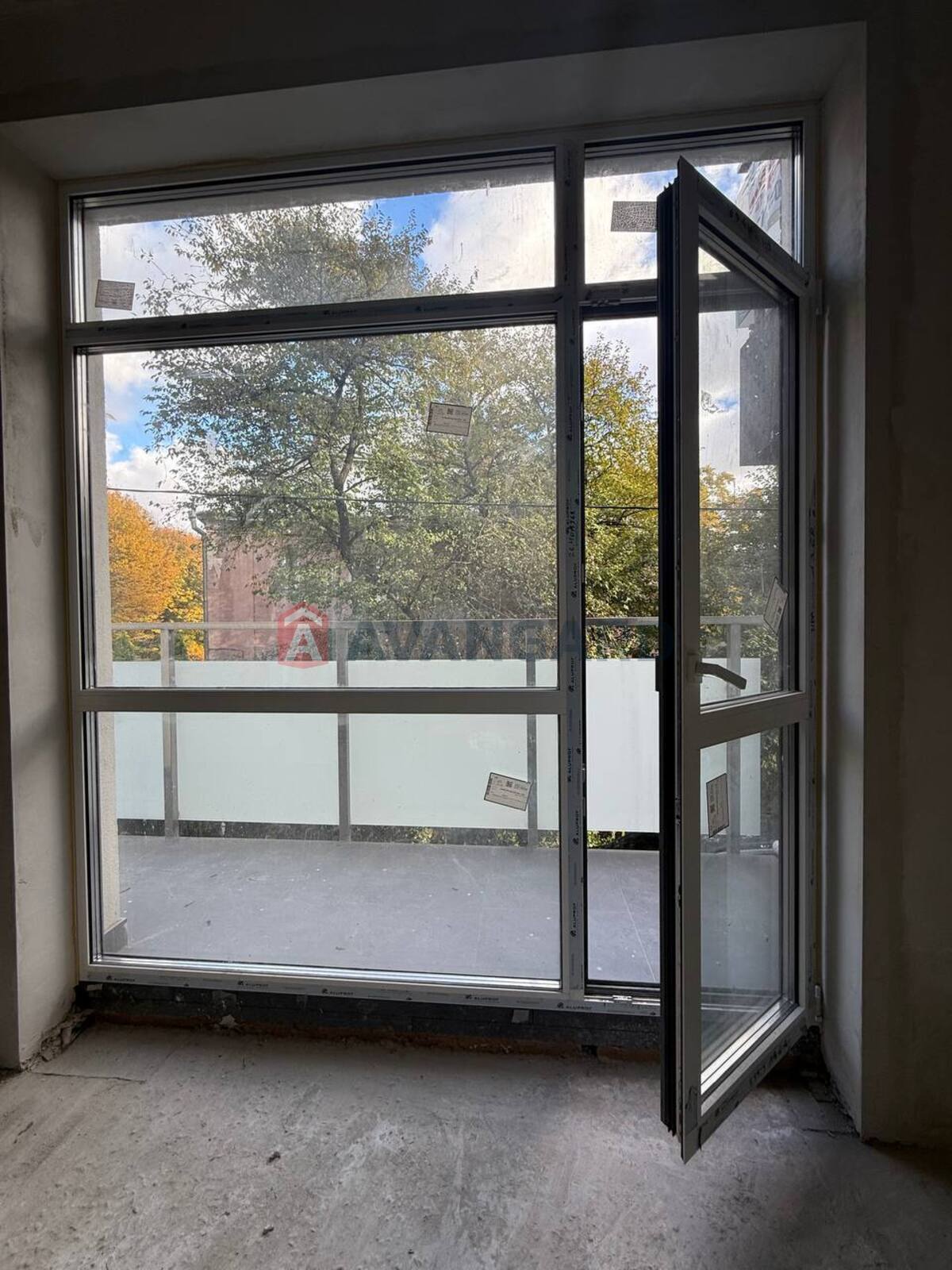 2 ��. ��������, 121/77/43 ��. �., 1/5 ������ ���� 3