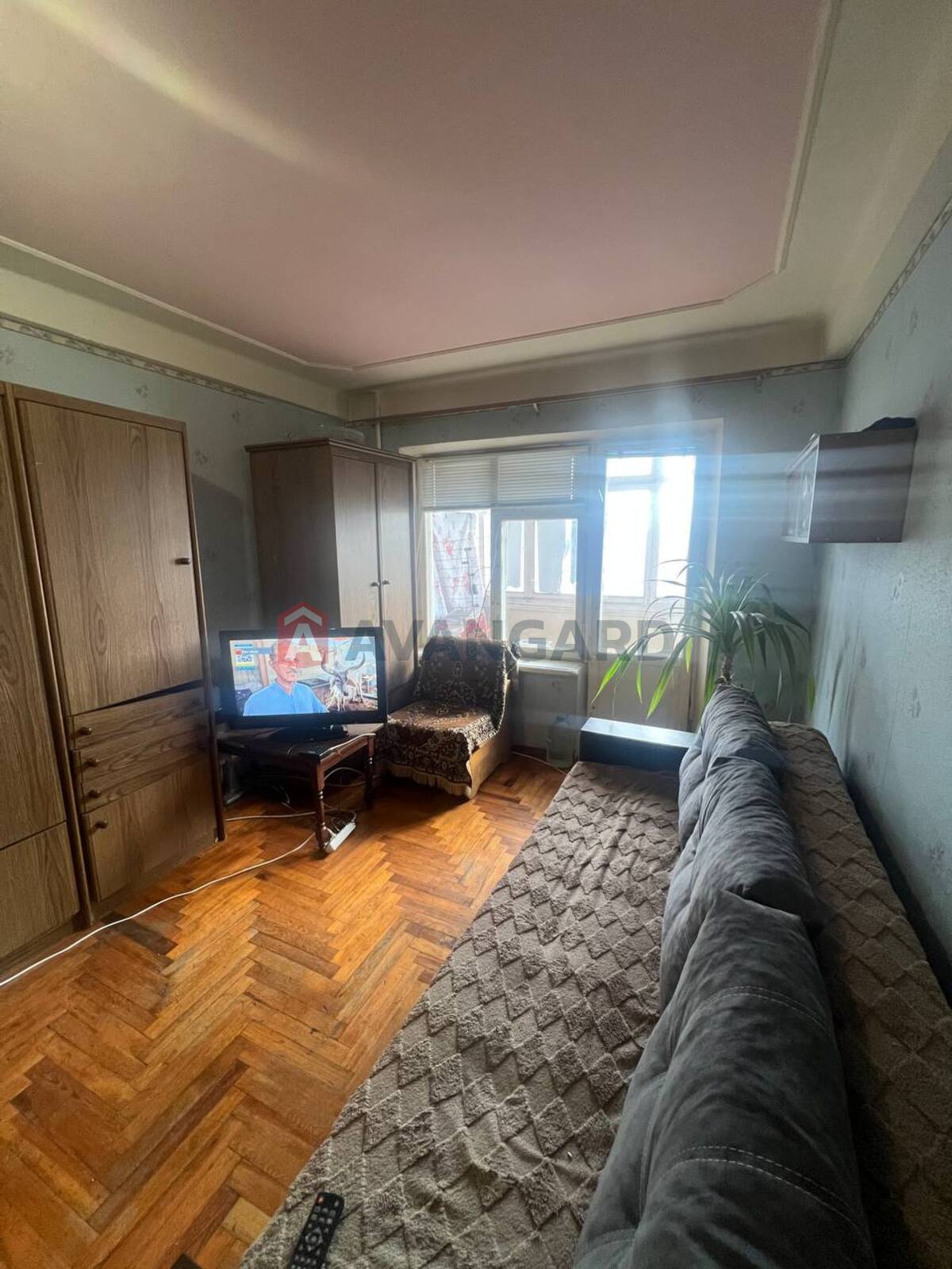 1 ��. ��������, 33/17/7 ��. �., 8/9 ������ ���� 3