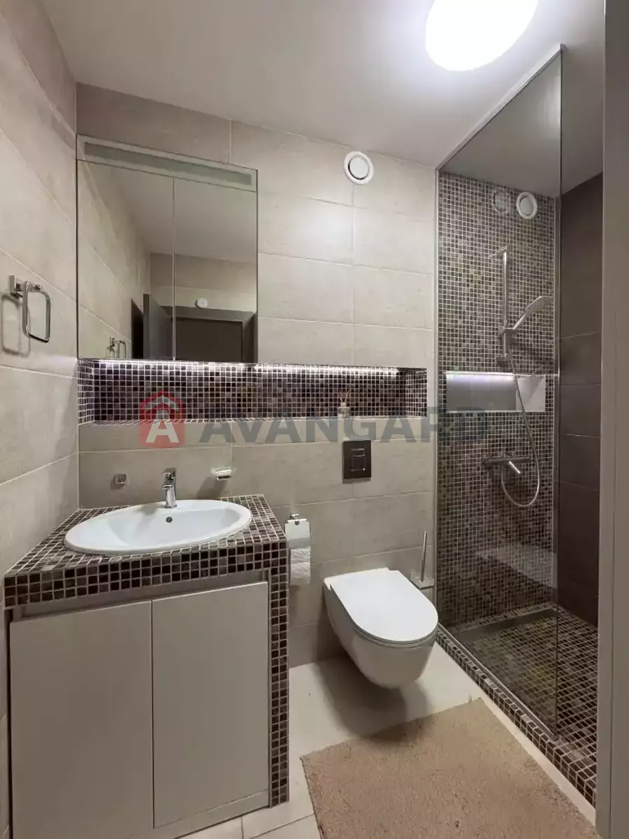 4 ��. ��������, 130/-/50 ��. �., 8/10 ������ ���� 18