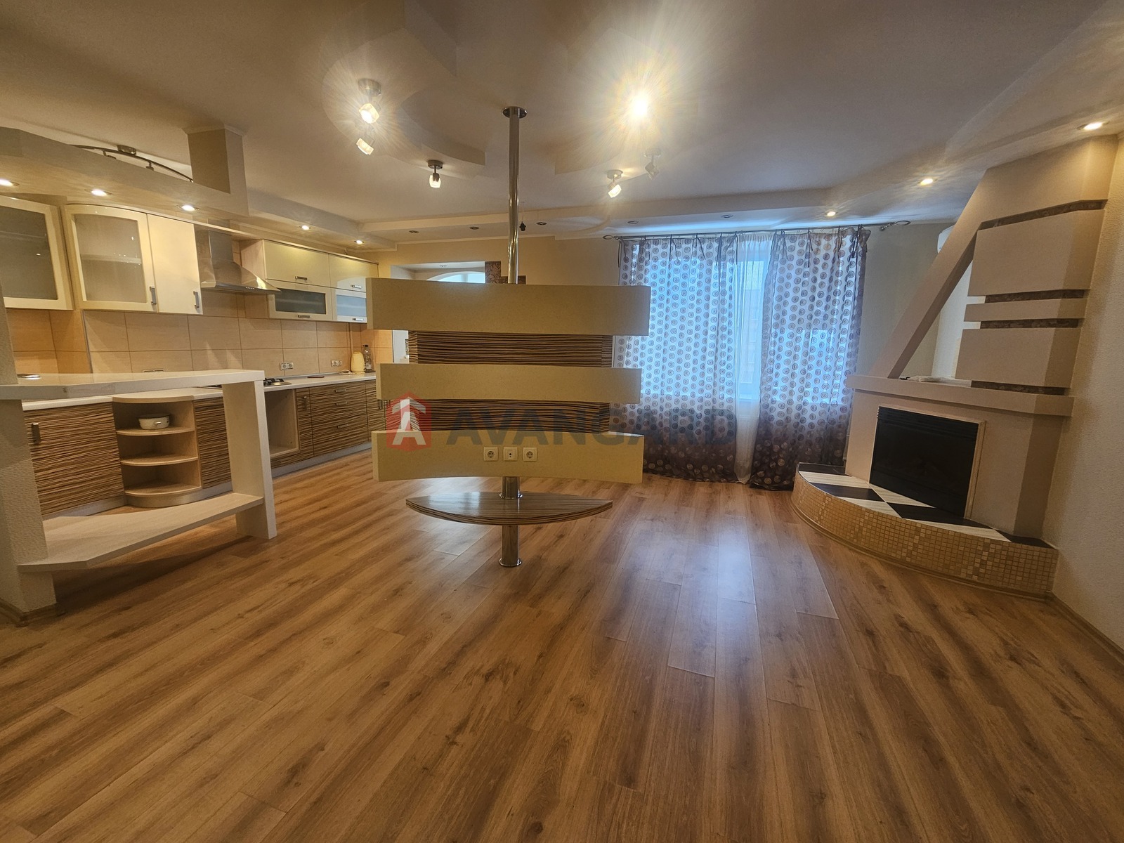 3 ��. ��������, 99/42/34 ��. �., 8/9 ������ ���� 13