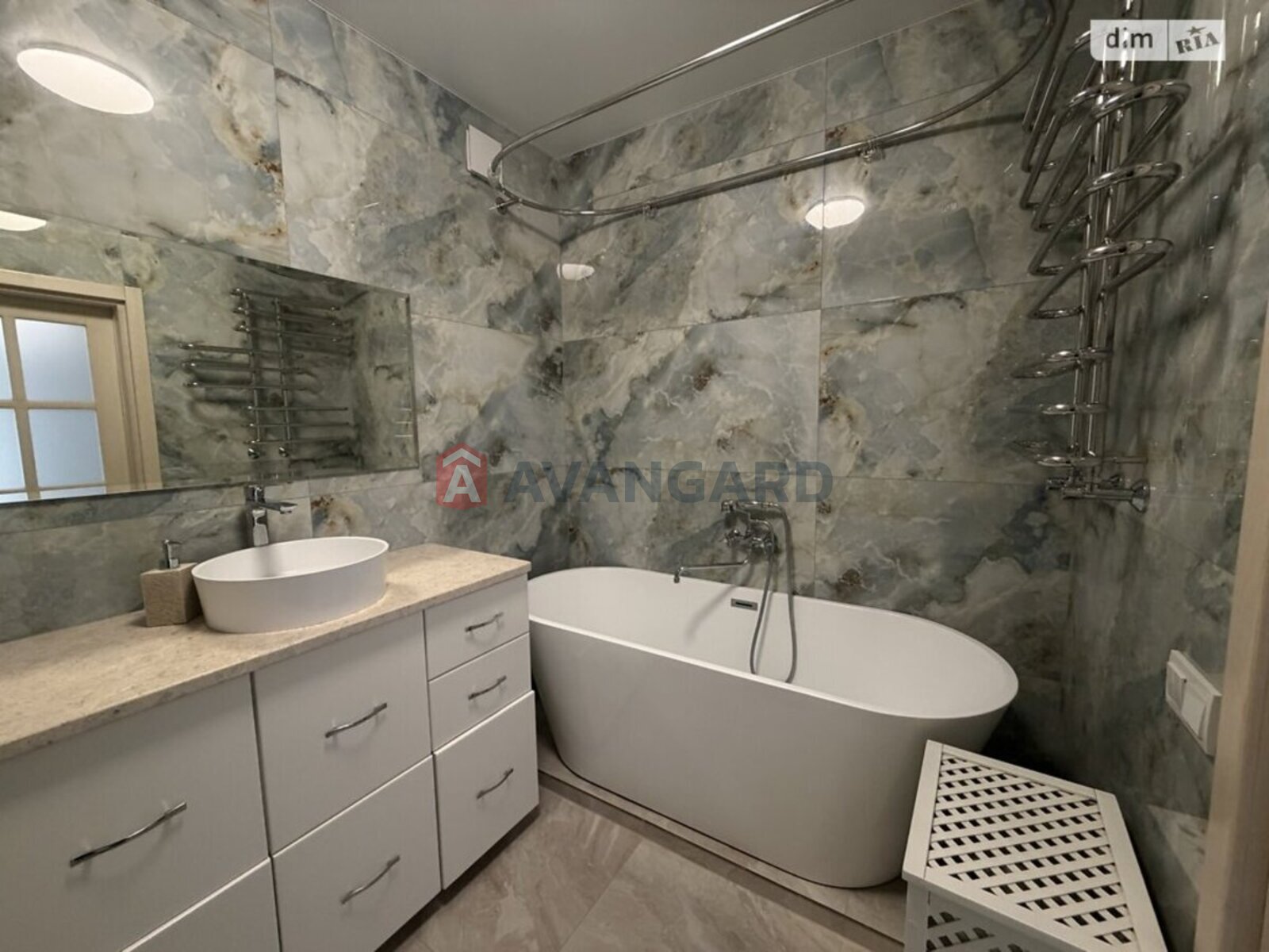 3 ��. ��������, 95/58/30 ��. �., 4/9 ������ ���� 1