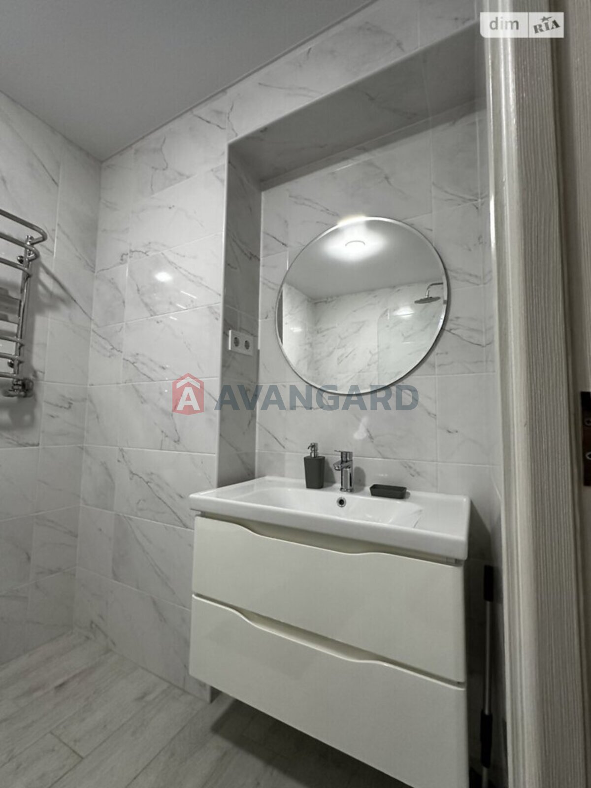 3 ��. ��������, 95/-/- ��. �., 9/10 ������ ���� 29