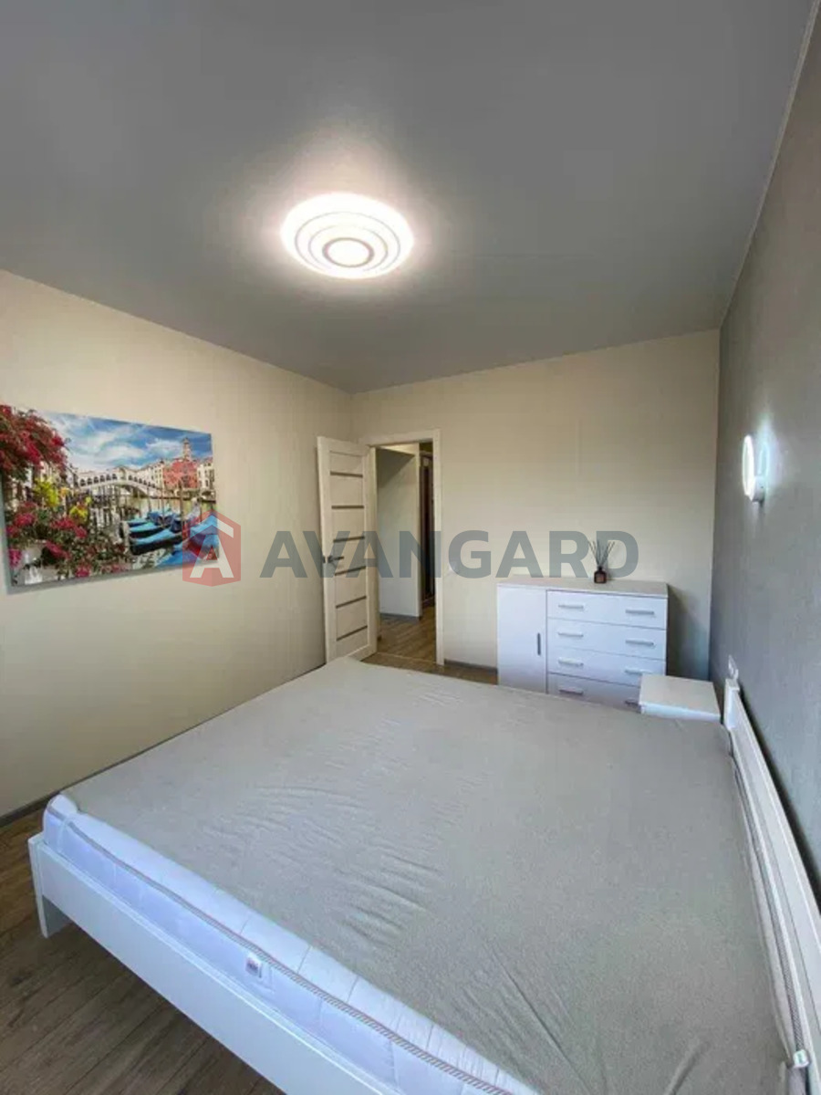 1 ��. ��������, 40/-/10 ��. �., 3/24 ������ ���� 8