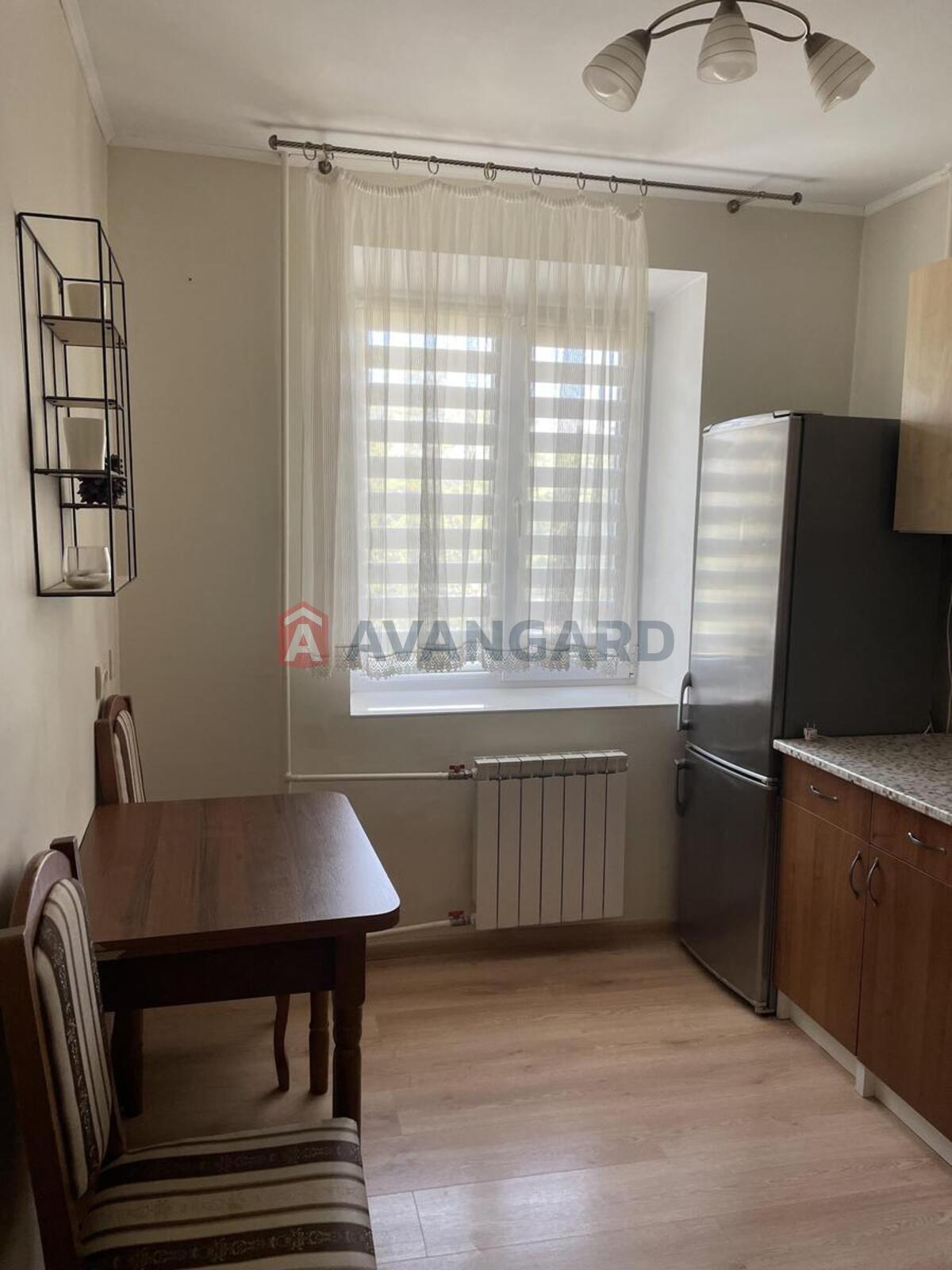 1 ��. ��������, 37/18/6 ��. �., 4/9 ������ ���� 27