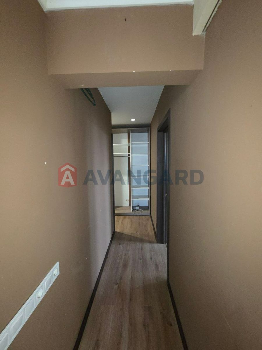 2 ��. ��������, 65/28/21 ��. �., 18/25 ������ ���� 14
