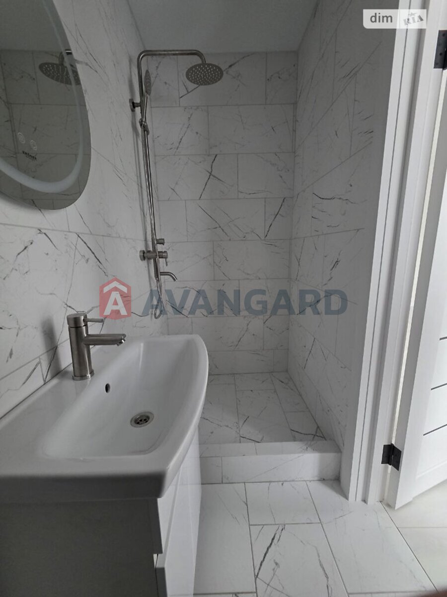 1 ��. ��������, 28/20/5 ��. �., 2/5 ������ ���� 8