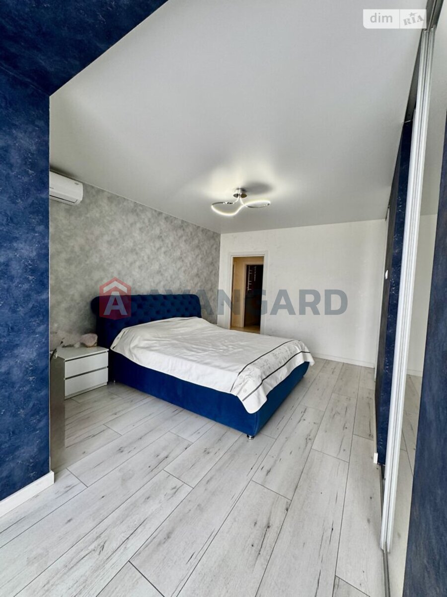 2 ��. ��������, 81/-/- ��. �., 8/12 ������ ���� 20