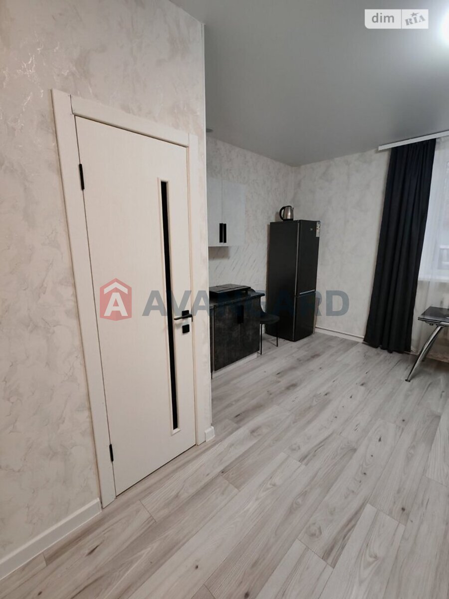 1 ��. ��������, 28/-/5 ��. �., 1/2 ������ ���� 2