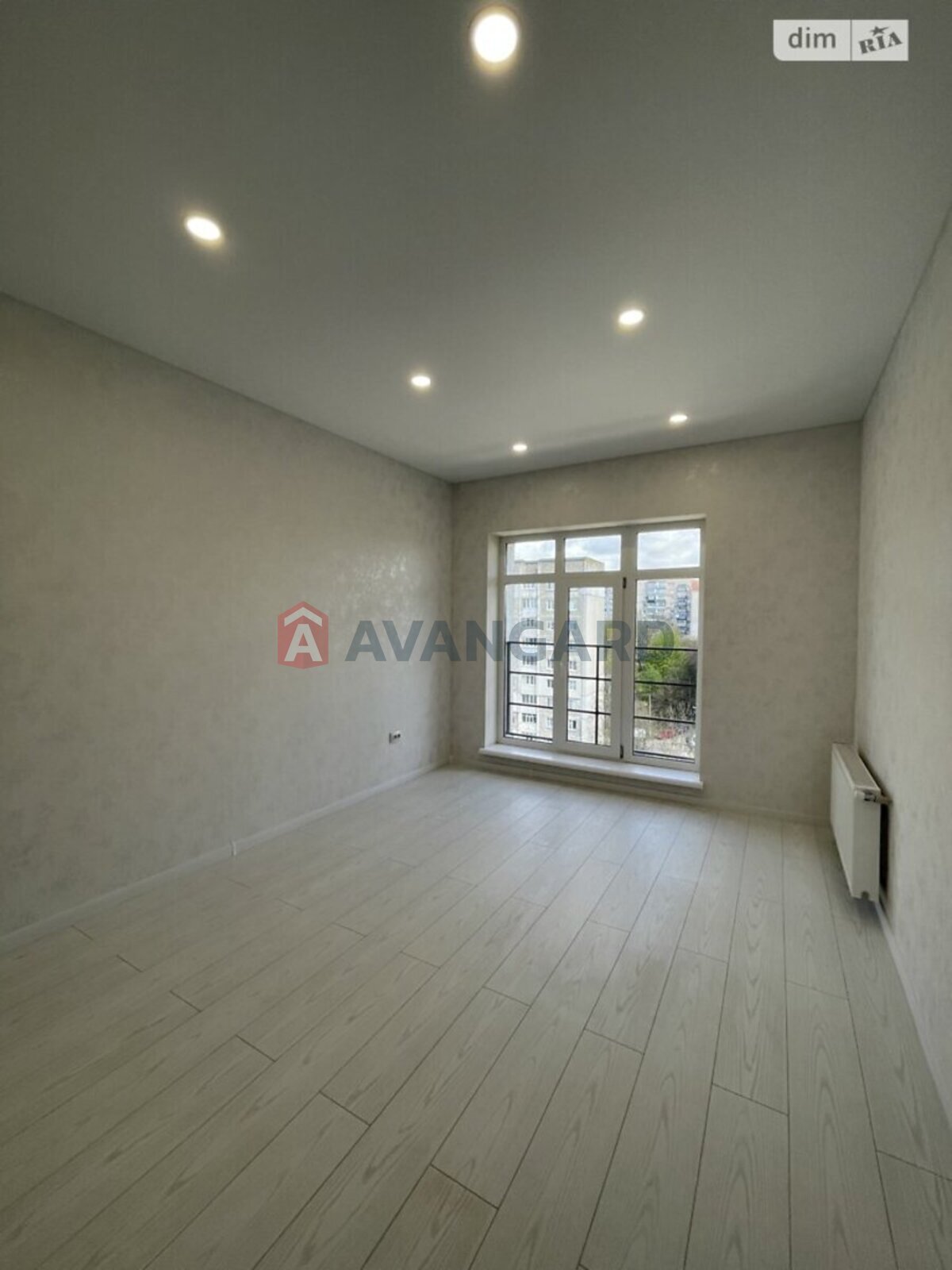 1 ��. ��������, 42/20/13 ��. �., 9/9 ������ ���� 4