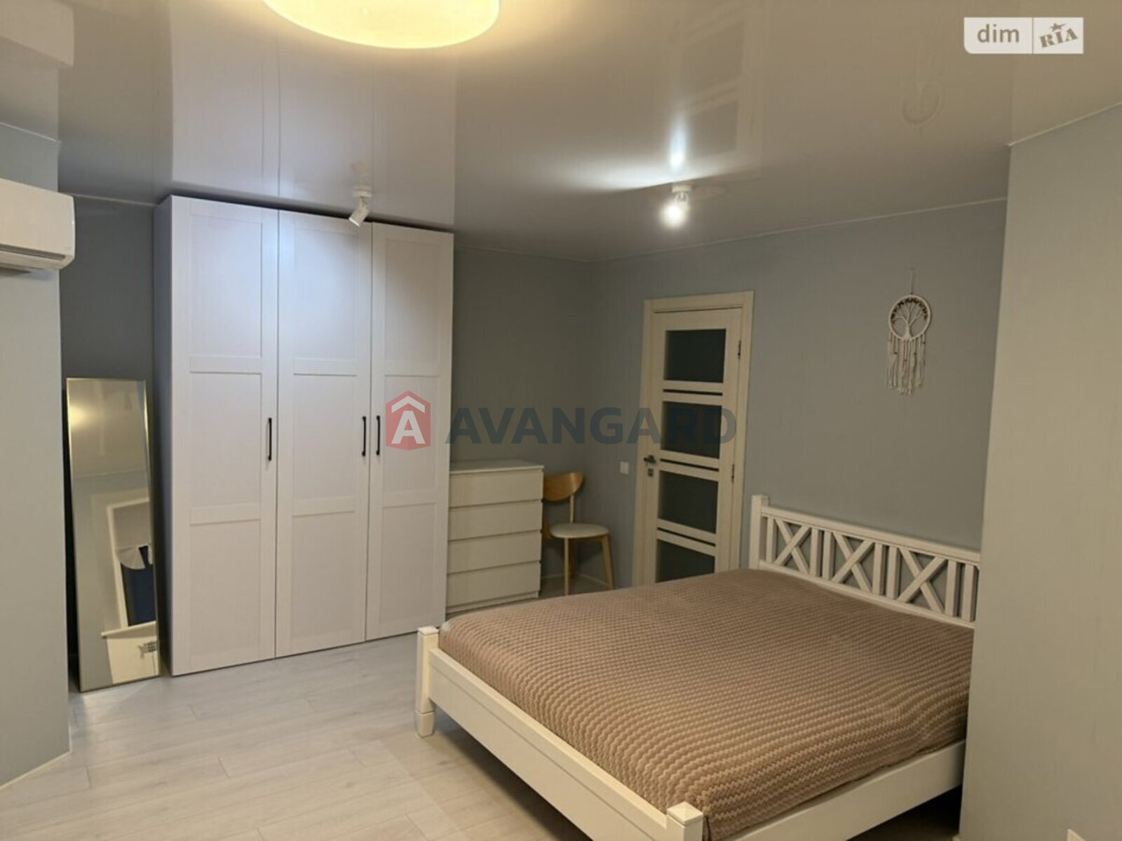 3 ��. ��������, 95/-/- ��. �., 9/10 ������ ���� 11