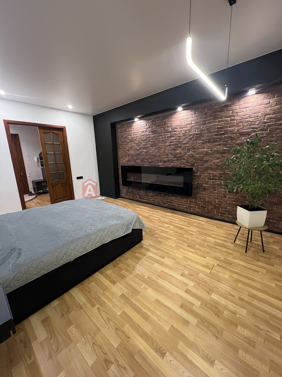 3 ��. ��������, 82/-/9 ��. �., 5/5 ������ ���� 3