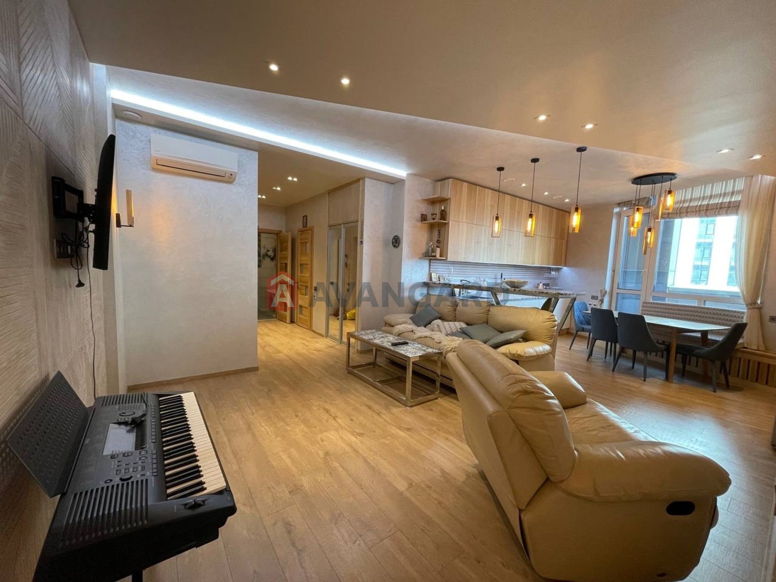 3 ��. ��������, 82/60/12 ��. �., 4/25 ������ ���� 13