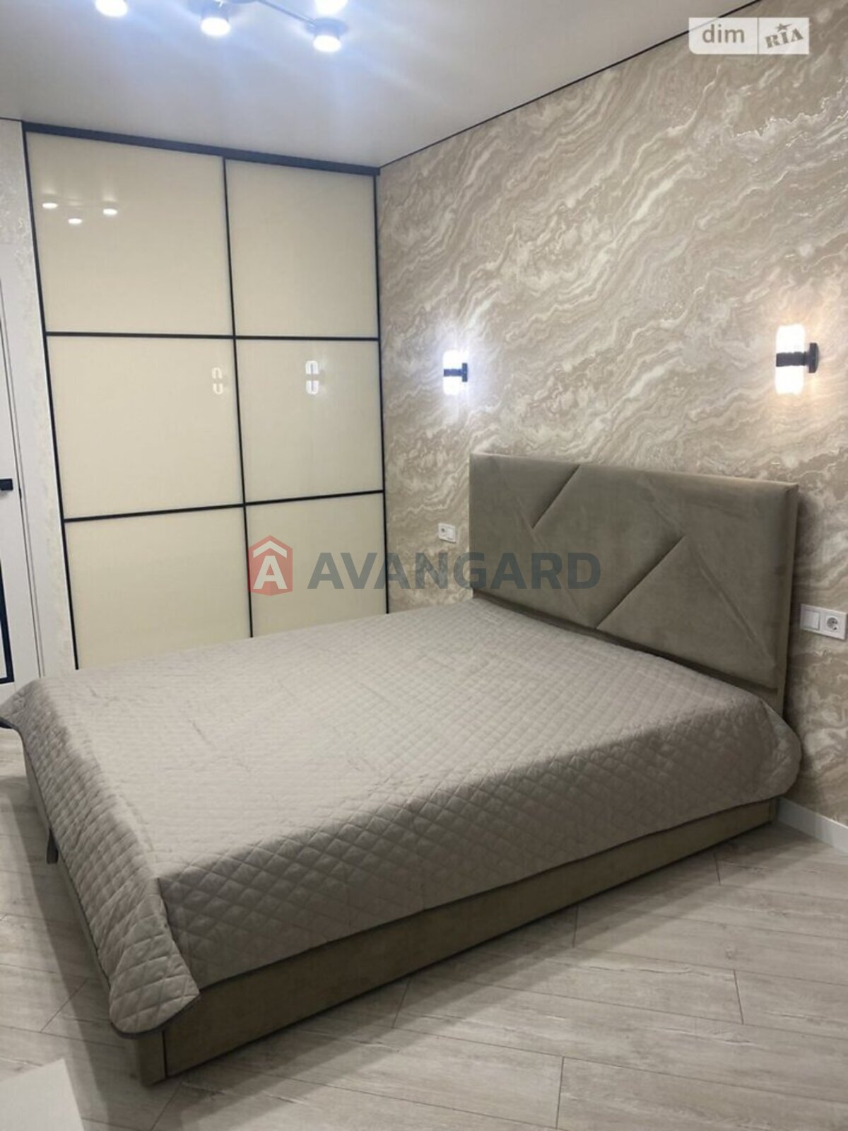 1 ����. ��������, 40/-/11.5 ��. �., 7/11 ���� ���� 12