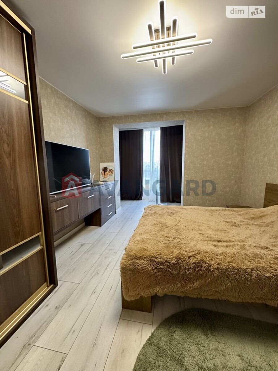 2 ��. ��������, 81/-/- ��. �., 8/12 ������ ���� 11