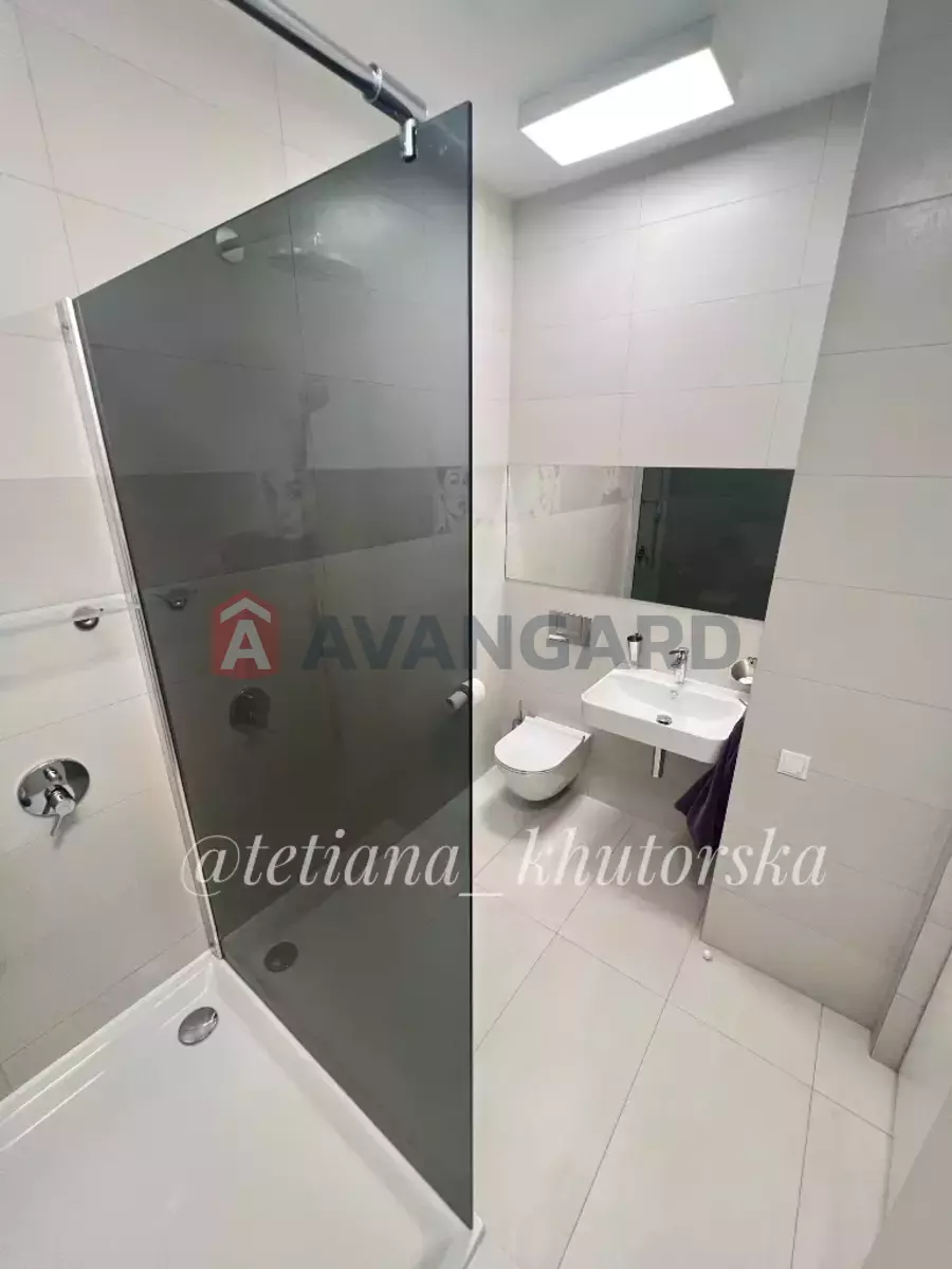 5 ��. ��������, 300/-/- ��. �., 8/22 ������ ���� 19