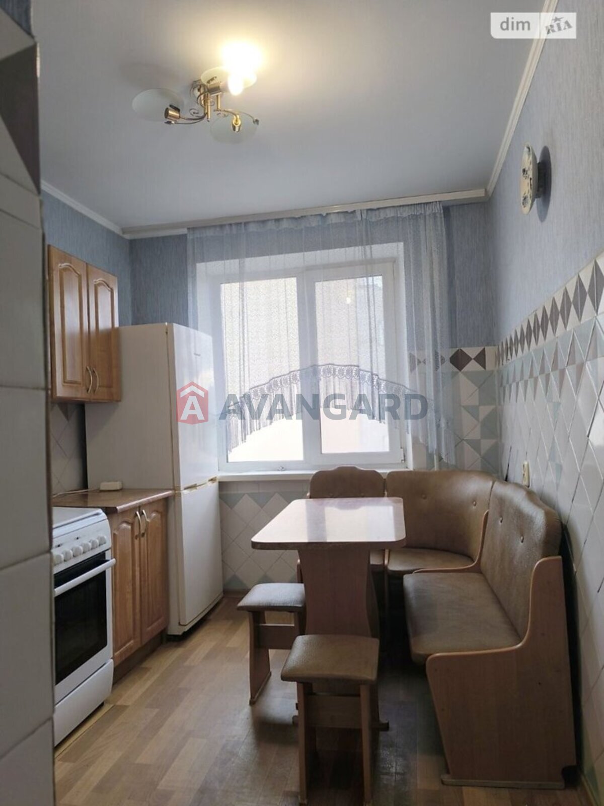 3 ��. ��������, 63/38/8 ��. �., 7/9 ������ ���� 11