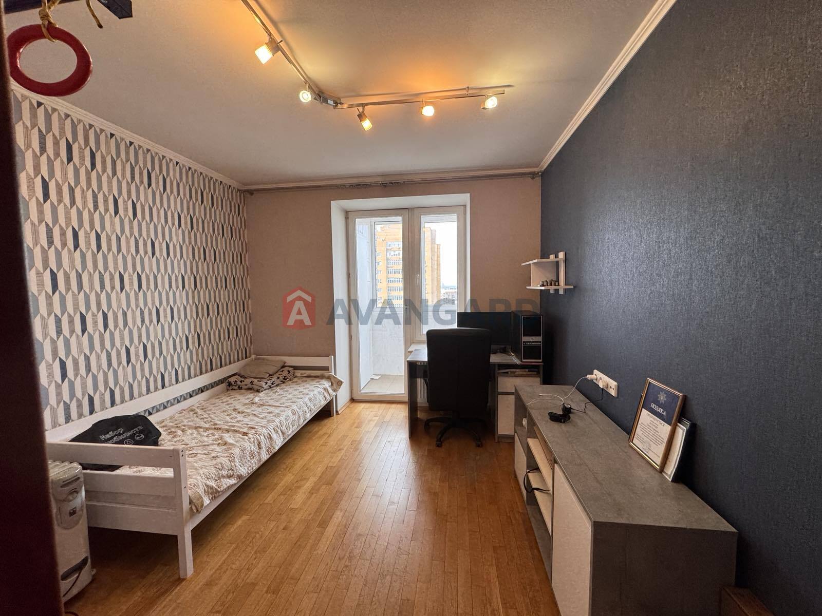 4 ��. ��������, 96,6/63,4/33,5 ��. �., 10/14 ������ ���� 13