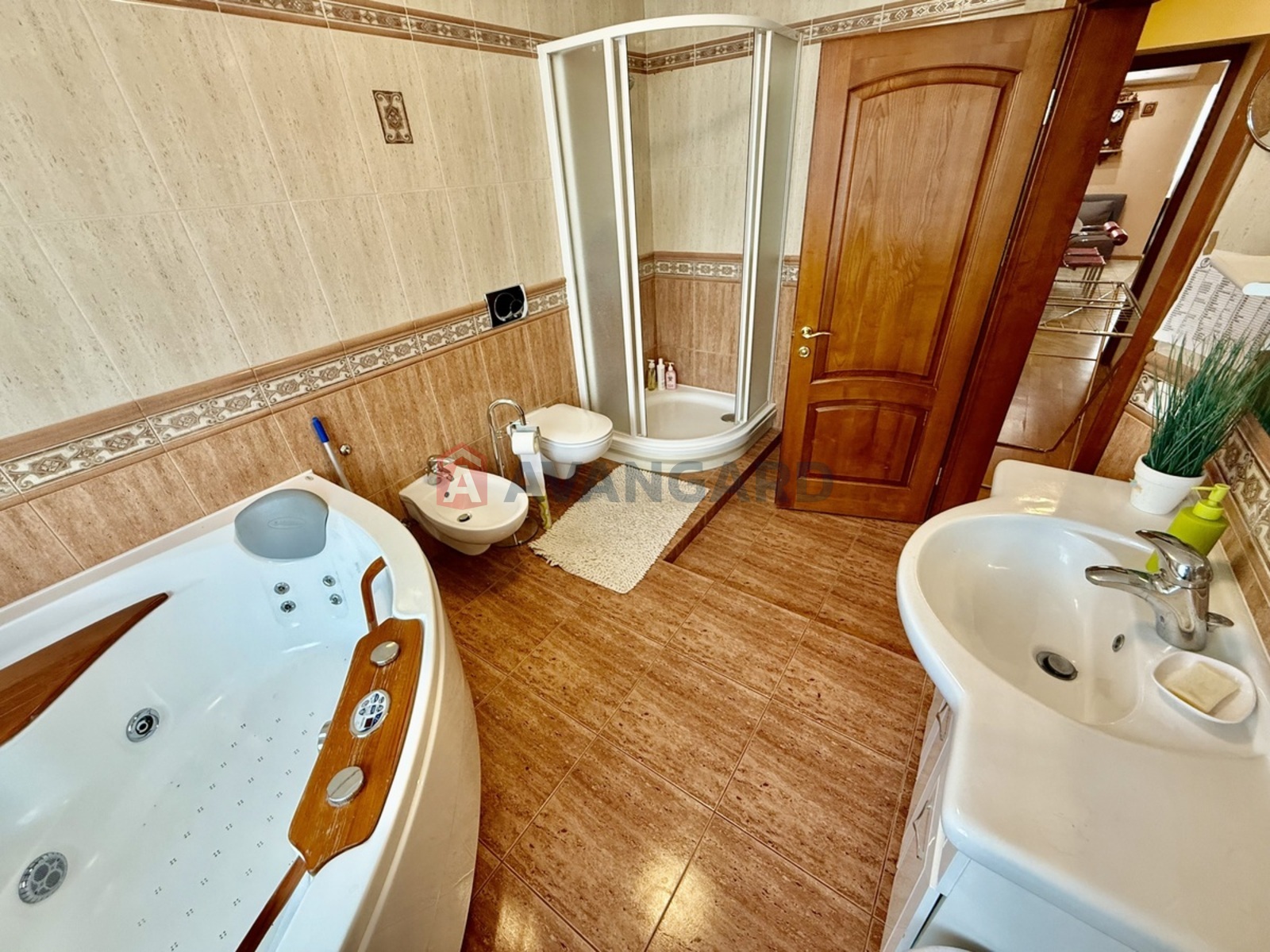 4 ��. ��������, 152/125/20 ��. �., 3/10 ������ ���� 24