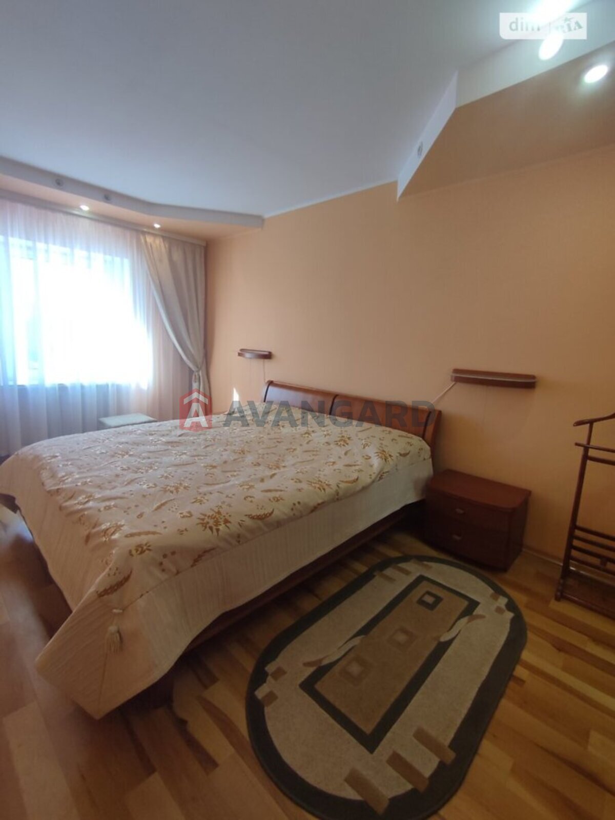 4 ��. ��������, 119/-/- ��. �., 5/5 ������ ���� 13