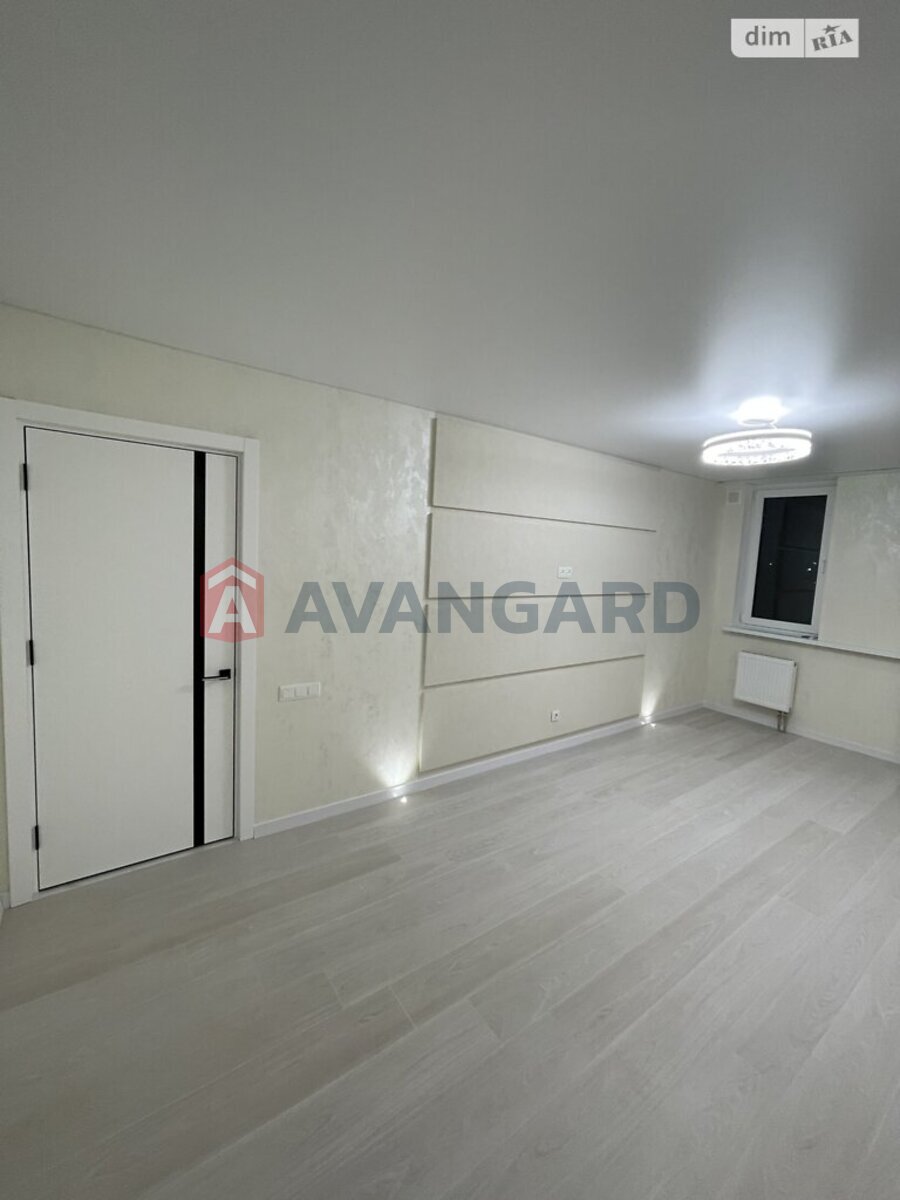 1 ����. ��������, 43/17/10 ��. �., 4/9 ���� ���� 6