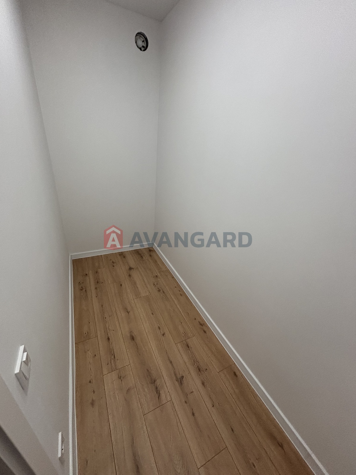 3 ��. ��������, 72/32/24 ��. �., 4/5 ������ ���� 17