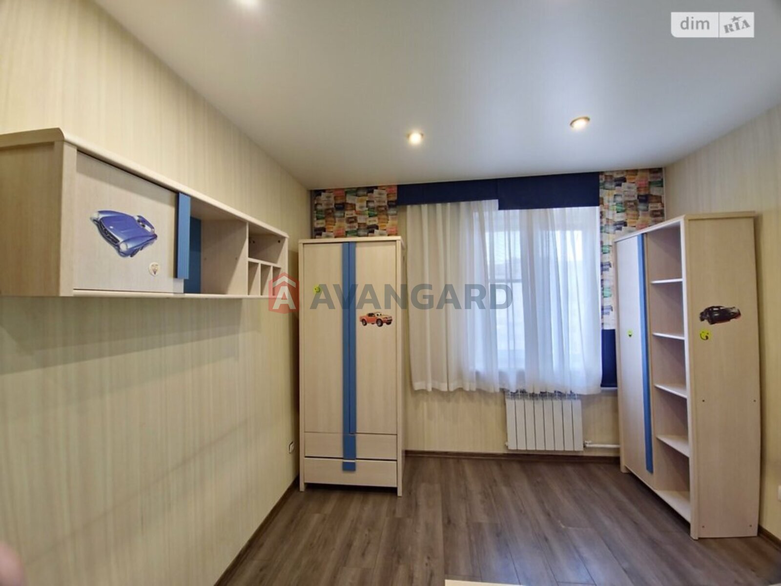 4 ��. ��������, 84/60/8 ��. �., 8/9 ������ ���� 10