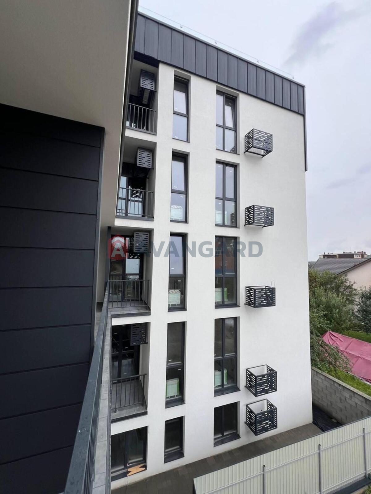 1 ��. ��������, 38/30/8 ��. �., 3/5 ������ ���� 5