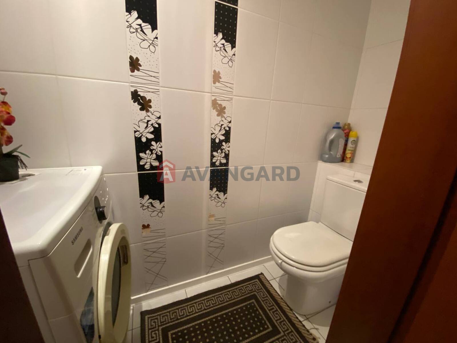 3 ��. ��������, 93,44/32,2/28,4 ��. �., 6/13 ������ ���� 11