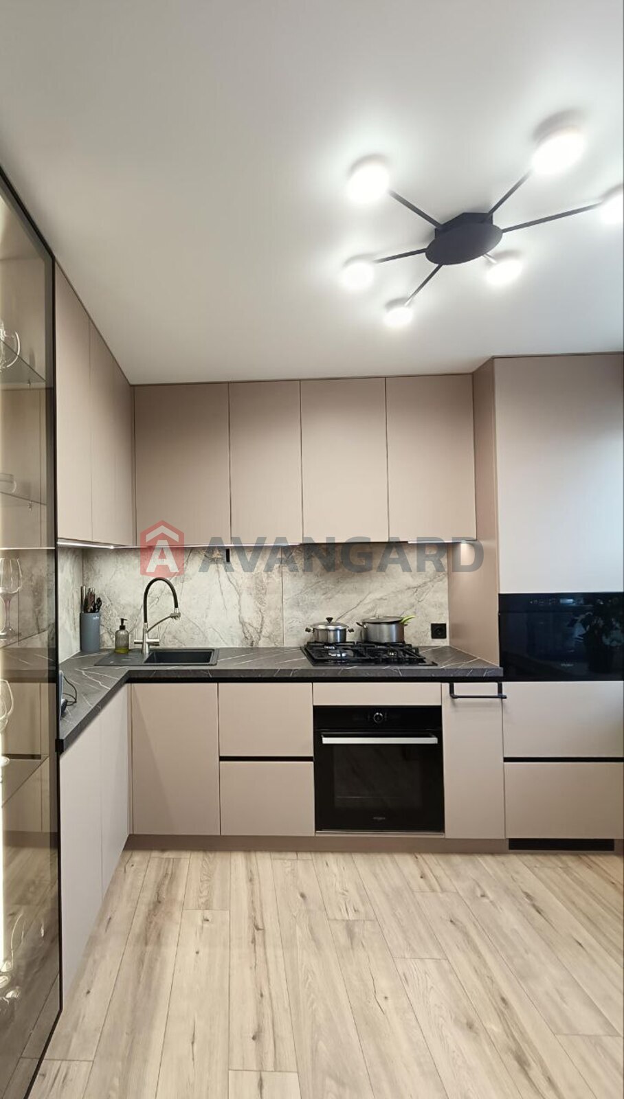 3 ����. ��������, 70/38/8 ��. �., 6/9 ���� ���� 4