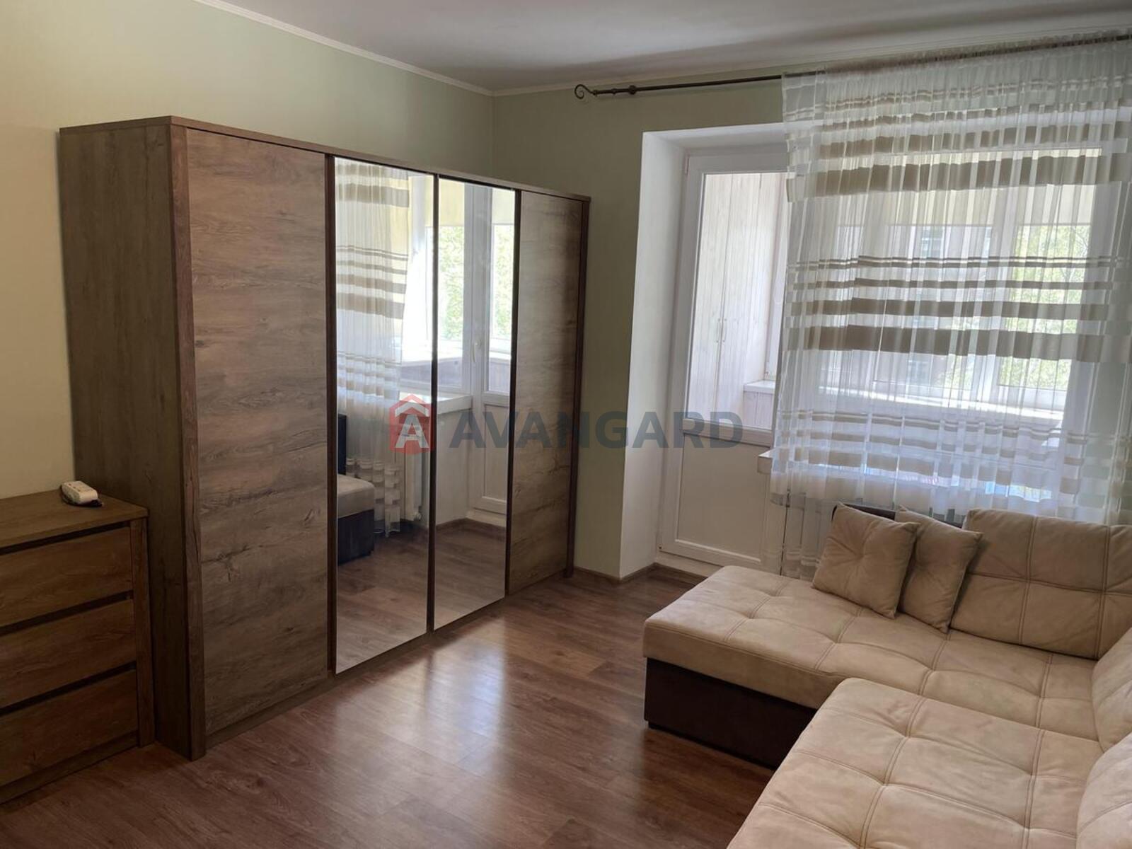 1 ��. ��������, 37/18/6 ��. �., 4/9 ������ ���� 6