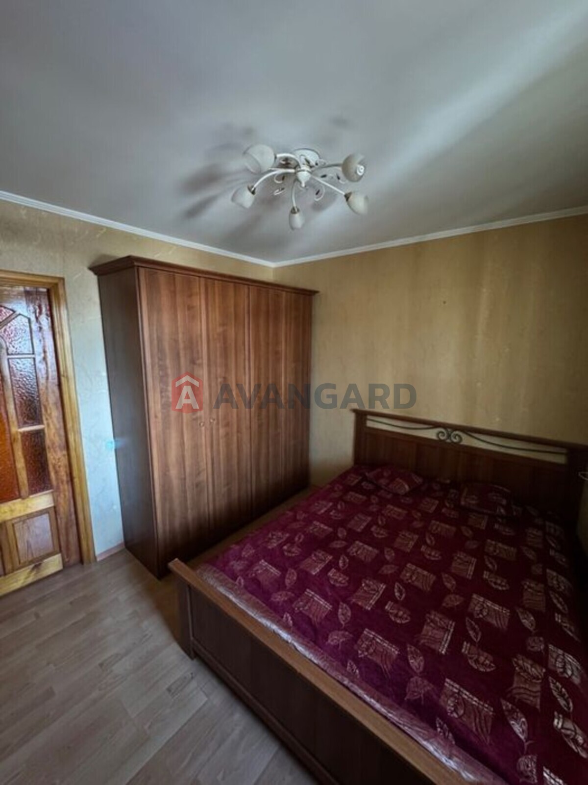 3 ��. ��������, 72/-/8 ��. �., 7/10 ������ ���� 9