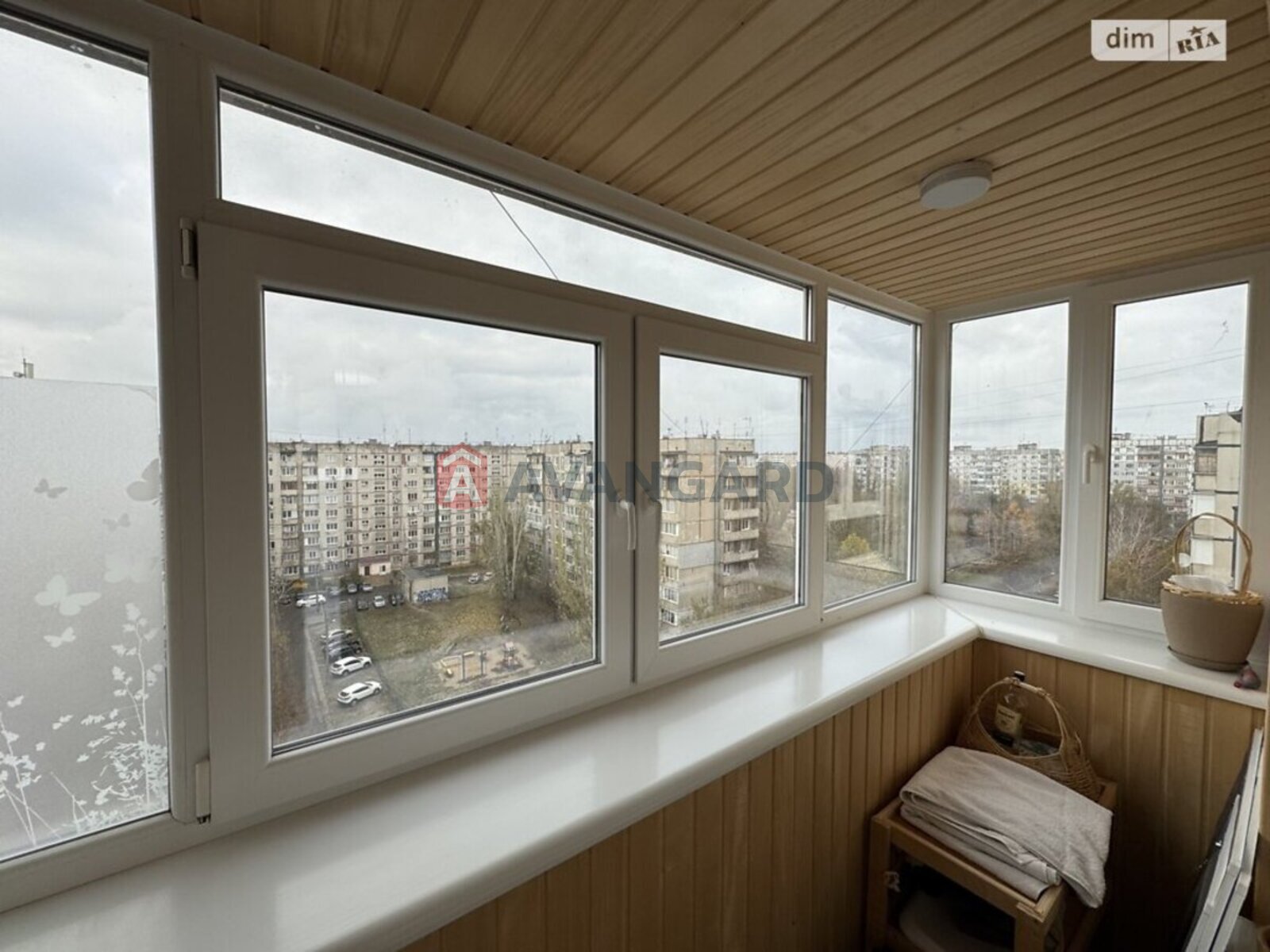 3 ��. ��������, 64/42/8 ��. �., 9/9 ������ ���� 7