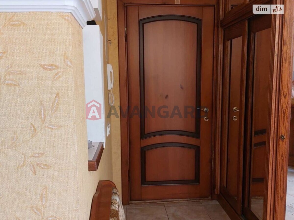 3 ��. ��������, 95/-/- ��. �., 3/4 ������ ���� 9