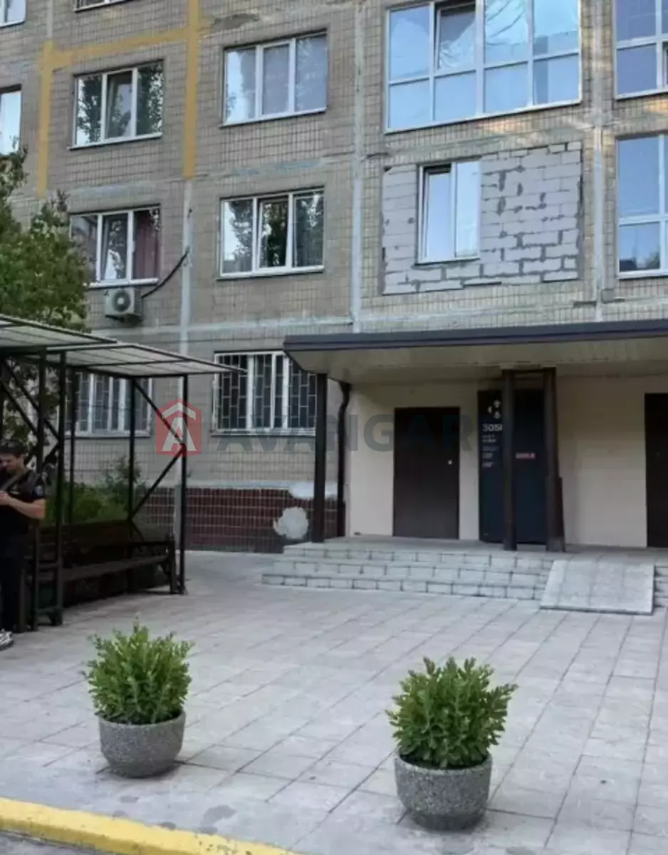 1 ��. ��������, 23/18/5 ��. �., 3/9 ������ ���� 6