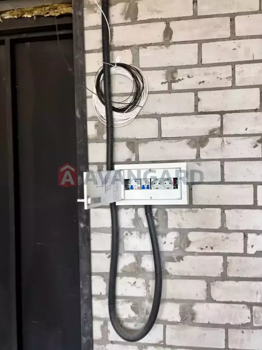 2 ��. ��������, 77/-/- ��. �., 2/8 ������ ���� 14