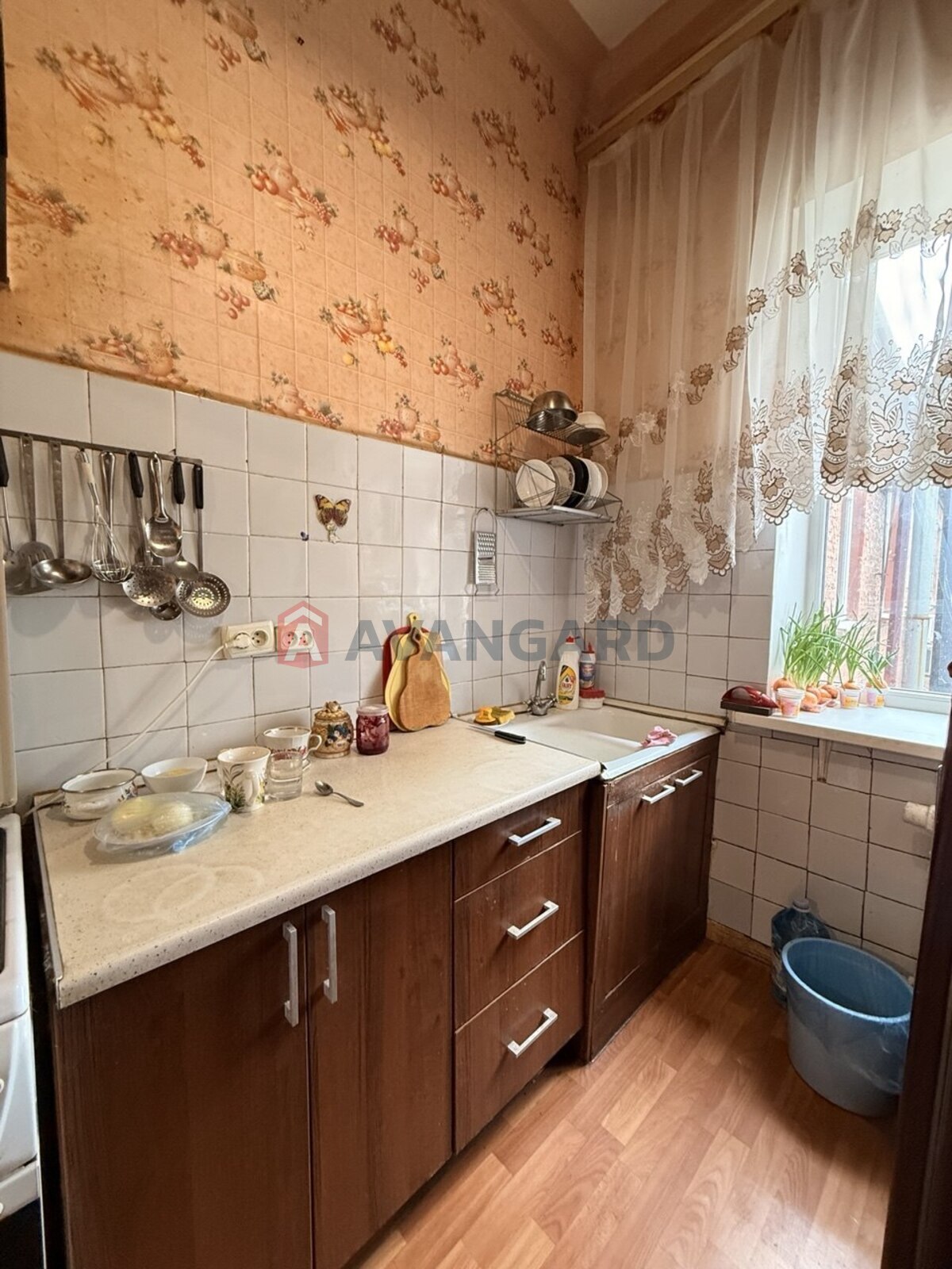 3 ��. ��������, 78/-/10 ��. �., 4/4 ������ ���� 9