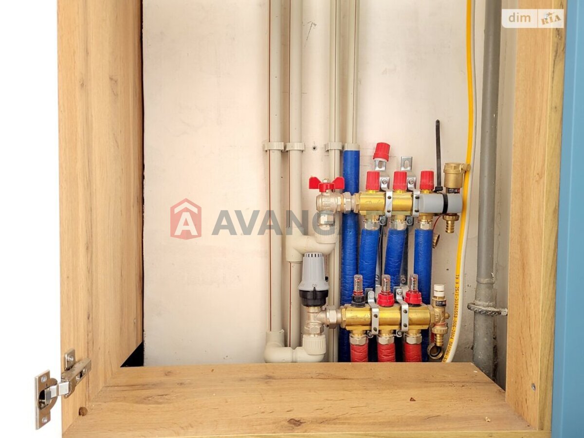 3 ��. ��������, 82/43/12 ��. �., 7/7 ������ ���� 10