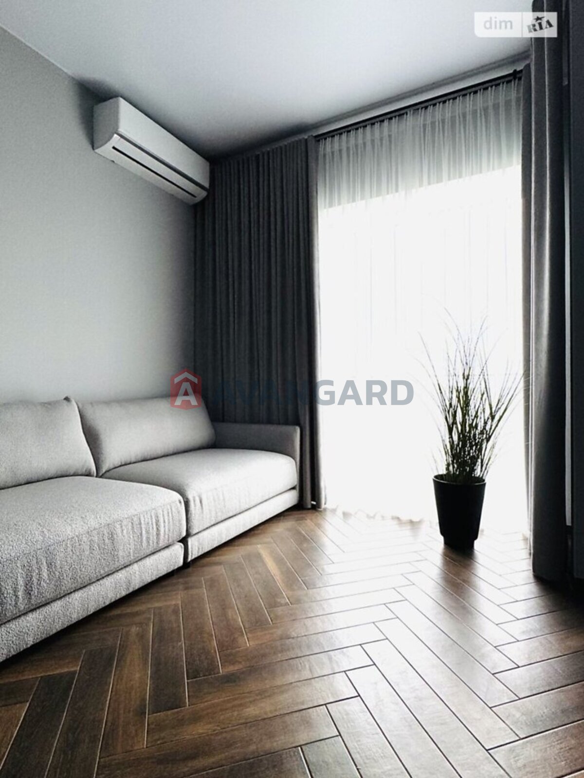 2 ��. ��������, 61/-/26 ��. �., 5/5 ������ ���� 4