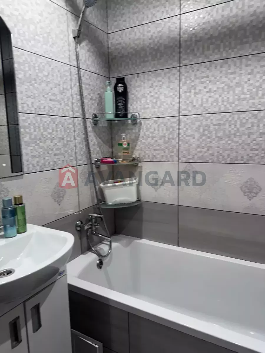 3 ��. ��������, 70/-/- ��. �., 1/5 ������ ���� 10