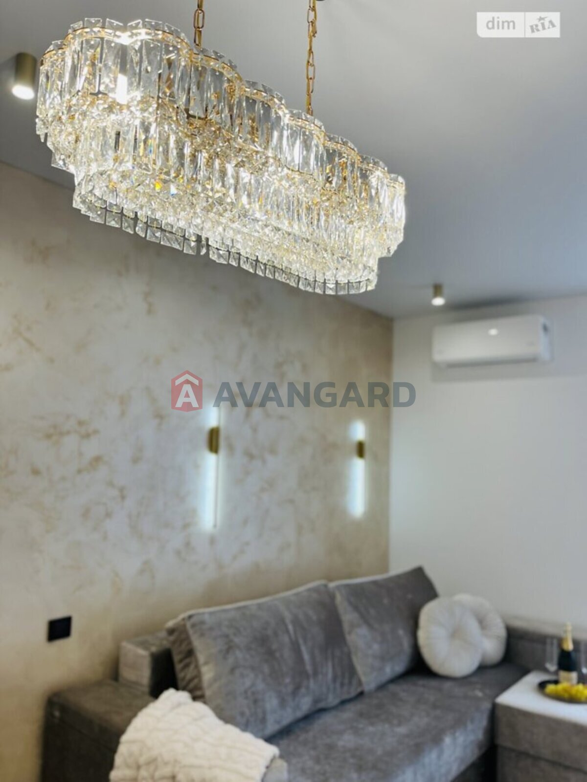 2 ��. ��������, 72/35/19 ��. �., 8/10 ������ ���� 22