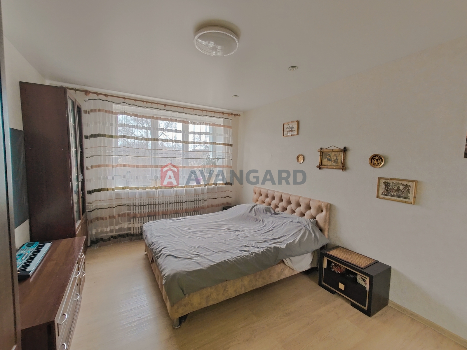 3 ��. ��������, 66/42/10 ��. �., 5/5 ������ ���� 6